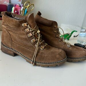 Leather brown fall boots (hiking style)
